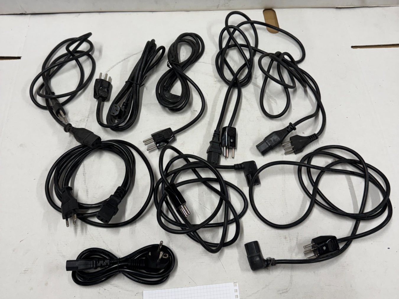 Cavi: Set aus 8x Gerätekabel (C372) – Nuovo (secondo la descrizione) da Däniken SO venduto da Profog1
