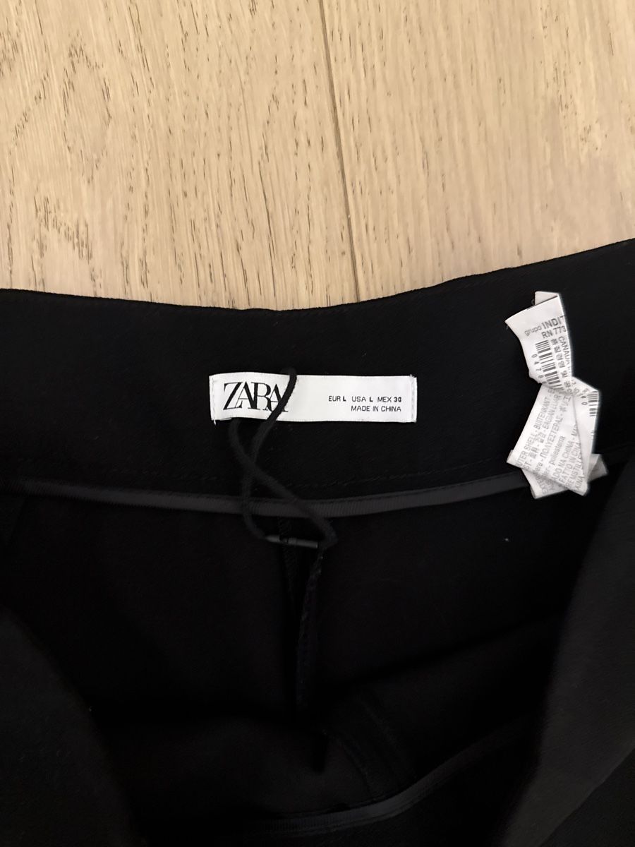 Zara Completi & Tailleur: Zara Stoffhose Gr. L schwarz – Nuovo (secondo la descrizione) da Uitikon Waldegg venduto da SIMI086 1