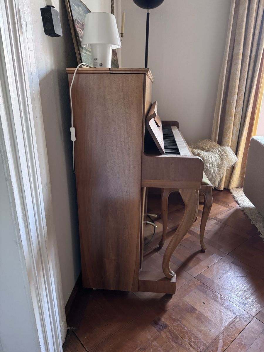 Strumenti musicali: Bechstein upright piano 1970s – Usato da Basel venduto da FlorinBasel 1