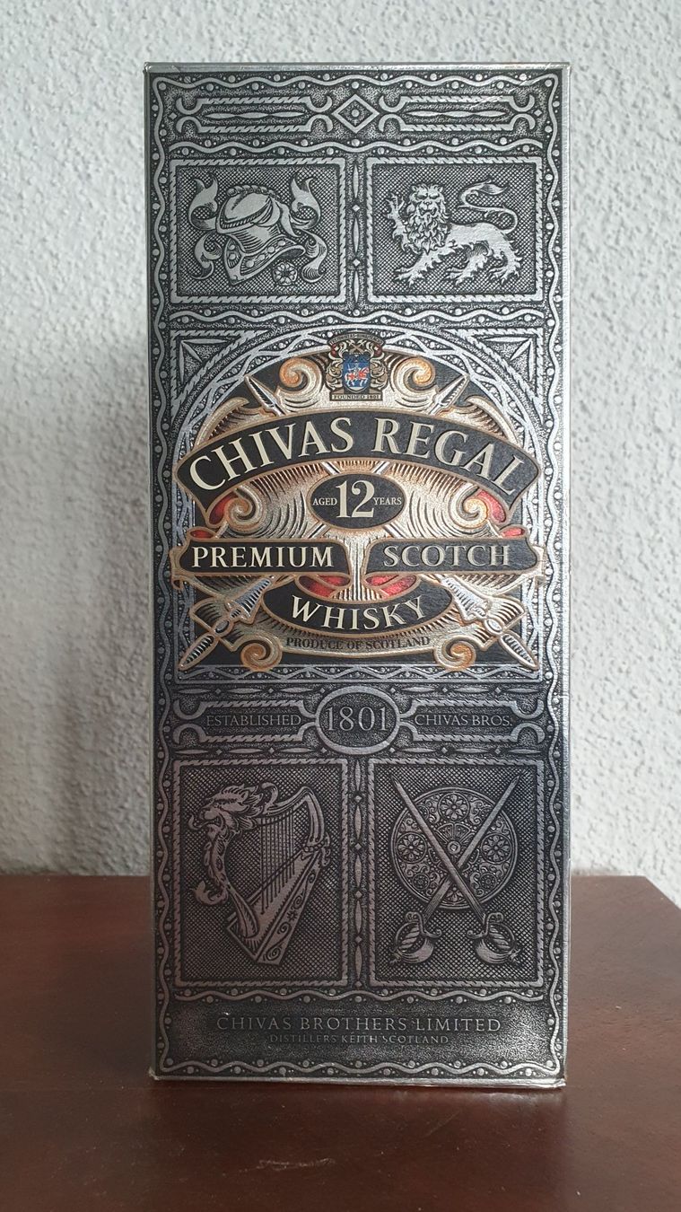 Chivas Regal Bevande alcoliche: Chivas Regal Premium Scotch Whisky – Nuovo e nell'imballaggio originale da Küssnacht am Rigi venduto da Tgoessi