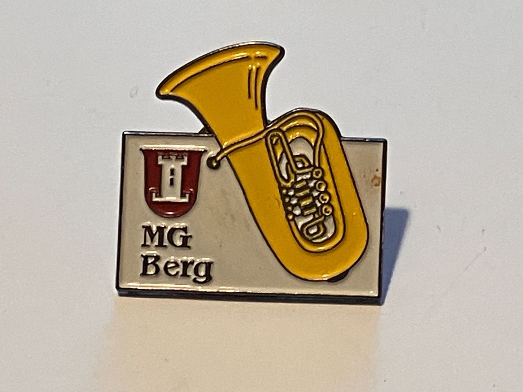 Placchette & Badge: 1 Pin Musikgesellschaft Berg – Usato da Basel venduto da djwwpp
