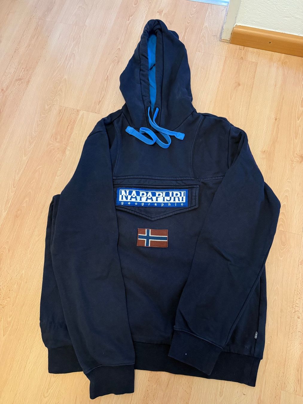 Pullover & Sweatshirts: Napapiji Pulli dunkelblau Grösse L – Gebraucht aus Rafz von Dasyfani