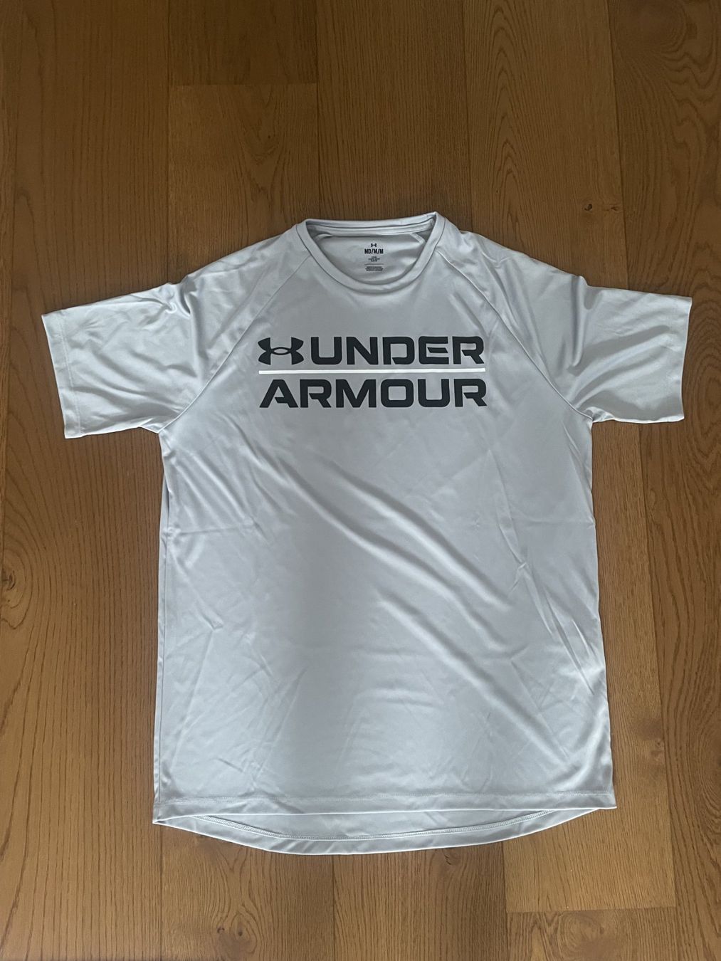 Under Armour T-shirt: Sport T-Shirt "Under Armour" ab CHF 1.- – Nuovo (secondo la descrizione) da Ostermundigen venduto da gperth69