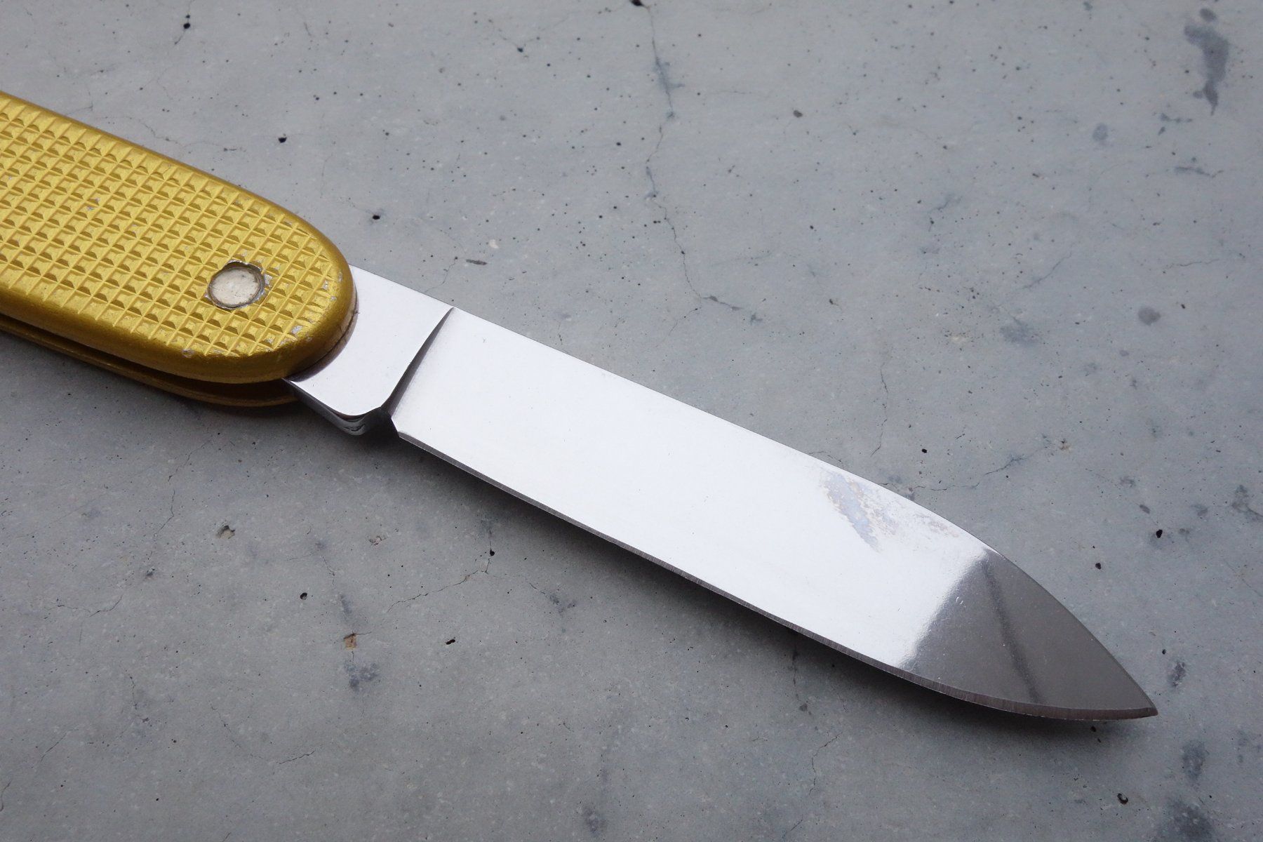 Victorinox Coltelli tascabile: Victorinox Alox Old Cross Sackmesser Bugnard gold – Usato da St. Gallen venduto da 8201 5