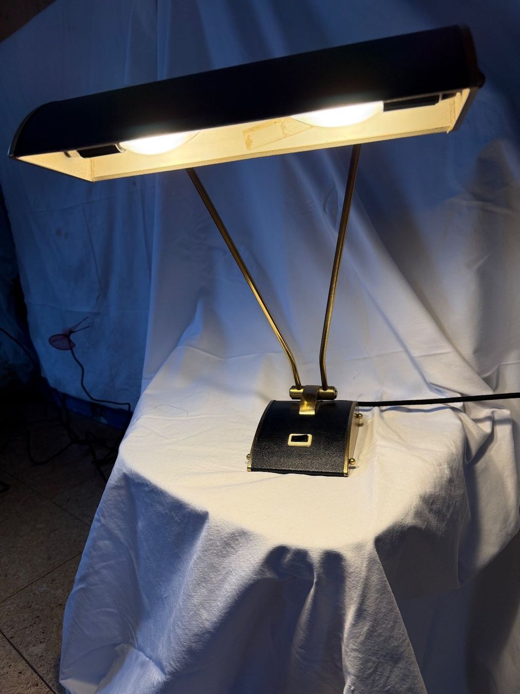 Lampade: Eileen Gray Tischlampe – Usato da Unterstammheim venduto da Hawesta
