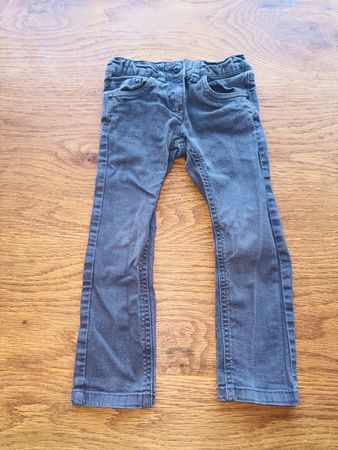 Gr 104 C&A 👧🏼jeans mit verstellbarem bund
