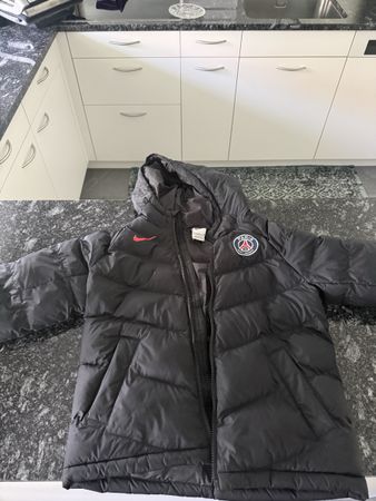 Nike Daunenjacke Paris Grösse M 137-147cm guter Zustand