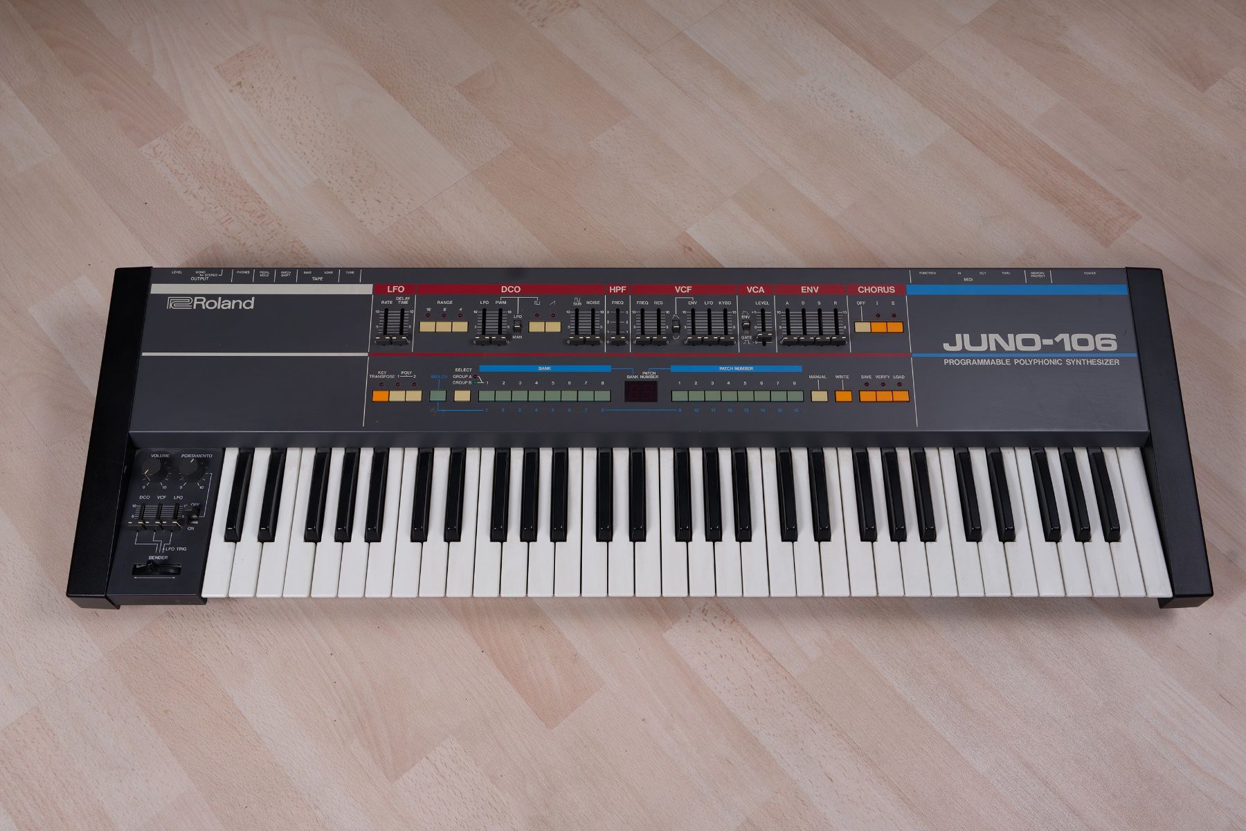 Roland Strumenti musicali: Roland Synthesizer Juno 106 – Usato da Oberwil BL venduto da Klang