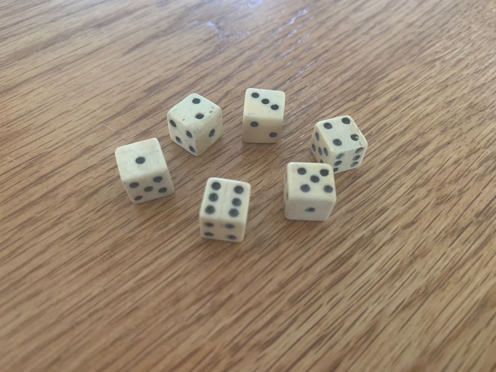 Lot De 25 Mini Dés à Jouer Anciens En Os De Bœuf – Fin XIXème, Générique