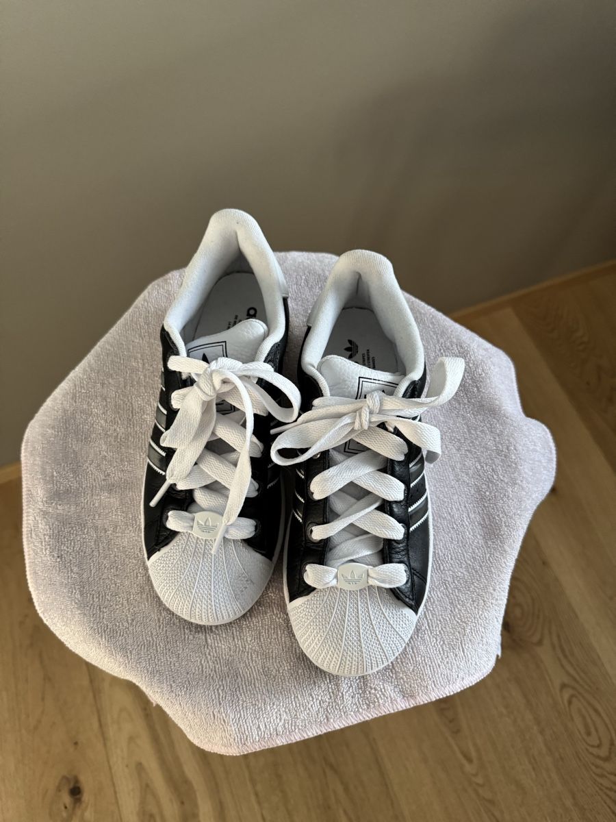 Scarpe da uomo: Schwarz weisser Adidas Sneaker – Nuovo (secondo la descrizione) da Basel venduto da Americana60 2
