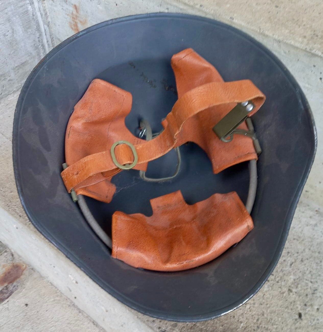 Uniformes & Effets: alter Stahlhelm Schweizer Militär – D'occasion à Burgdorf par glasrabe01 2