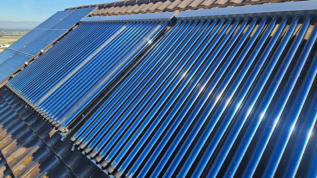 Dispositivi a energia solare: Solarthermie Anlage komplett – Usato da Bäriswil BE venduto da Mantatom