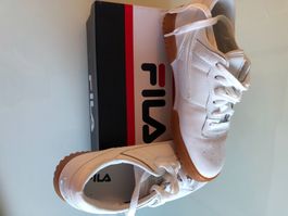 3 paar -  Schuhe  weiss, braun, Fila..