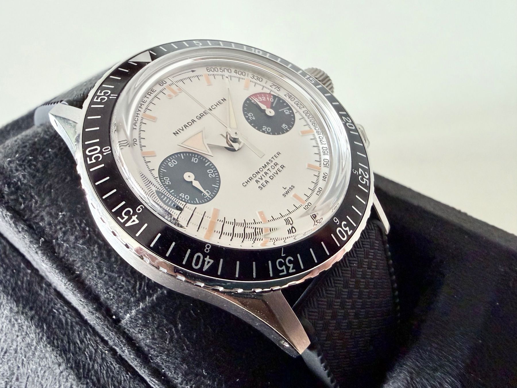 Nivada Orologi: NIVADA Grenchen Chronomaster "White Panda" Chro, Fr.2’150.- – Nuovo e nell'imballaggio originale da Le Mont-sur-Lausanne venduto da LycaGallery 3
