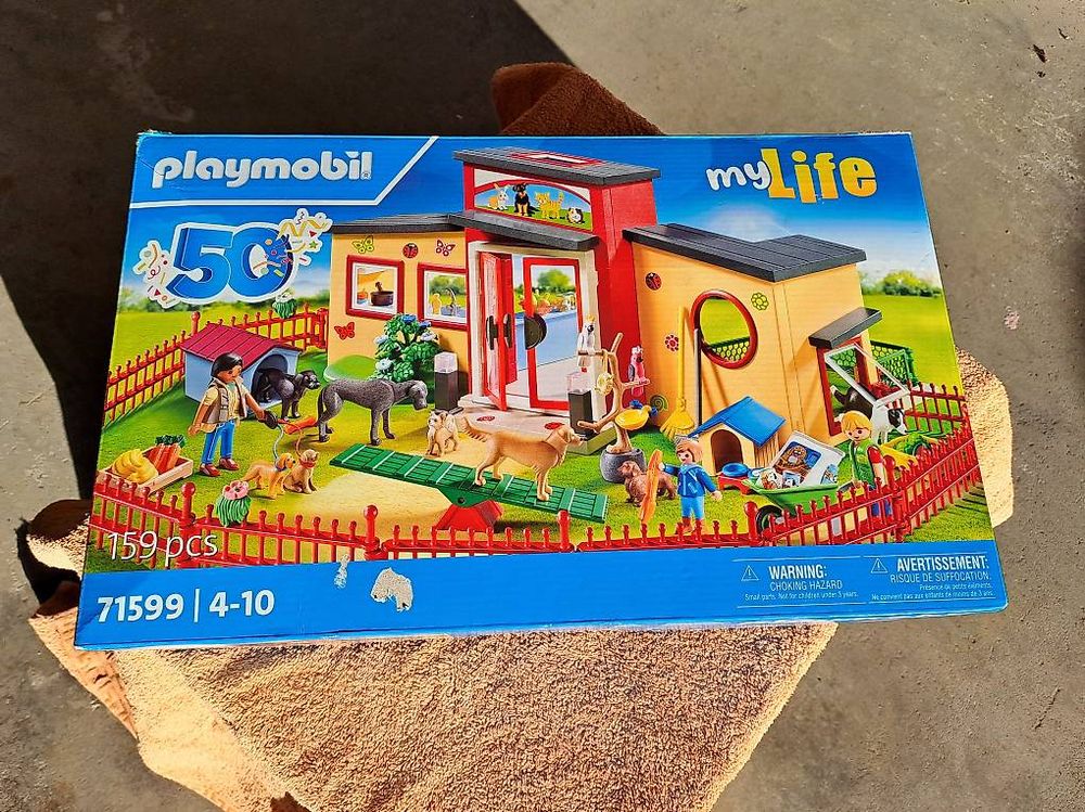 PLAYMOBIL 50 Ans 71599 Hôtel Pour Animaux 'Pattes' - Avec Personnages, Animaux Et Accessoires