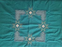 Tischdecke mit Hardanger Stickerei