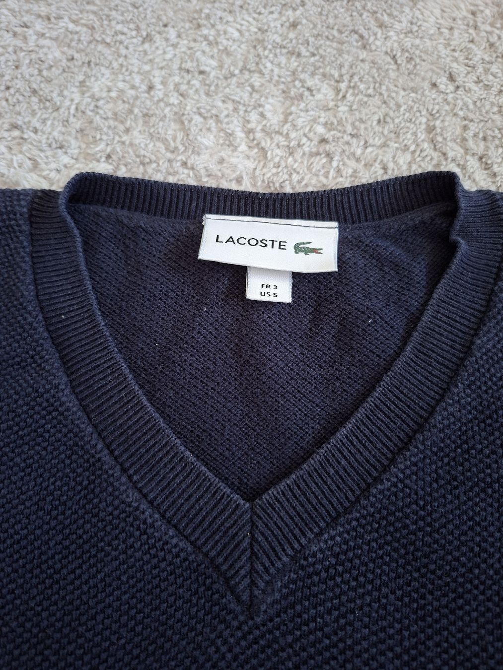 Lacoste Pullover & Sweatshirts: Pull Lacoste bleu col V taille S – Gebraucht aus Renens VD von ser_j2fn 5