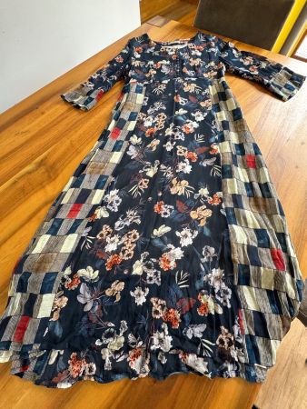 NILE wunderschönes geblümtes Kleid mit Unterkleid Gr S
