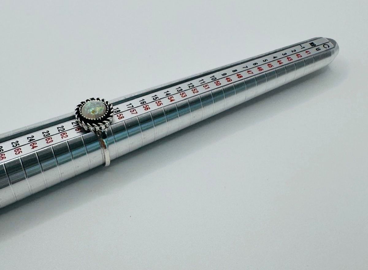 Anelli: Wunderschöner Ring mit weissem Stein - Grösse: 60 – Nuovo e nell'imballaggio originale da Frutigen venduto da glanzvolles.leben 2
