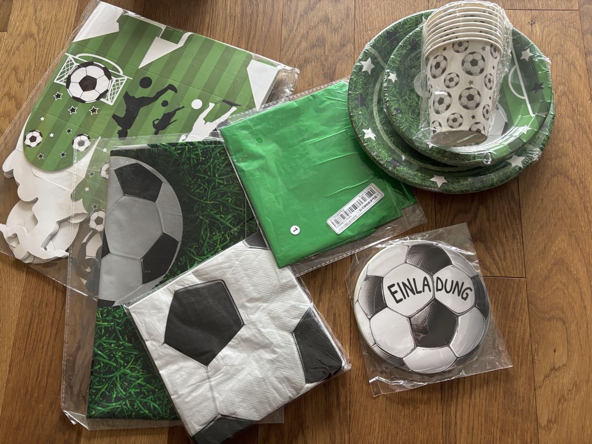 Geschirrsets: Fussball Partyset – Neu (gemäss Beschreibung) aus Buchrain von Ham2383