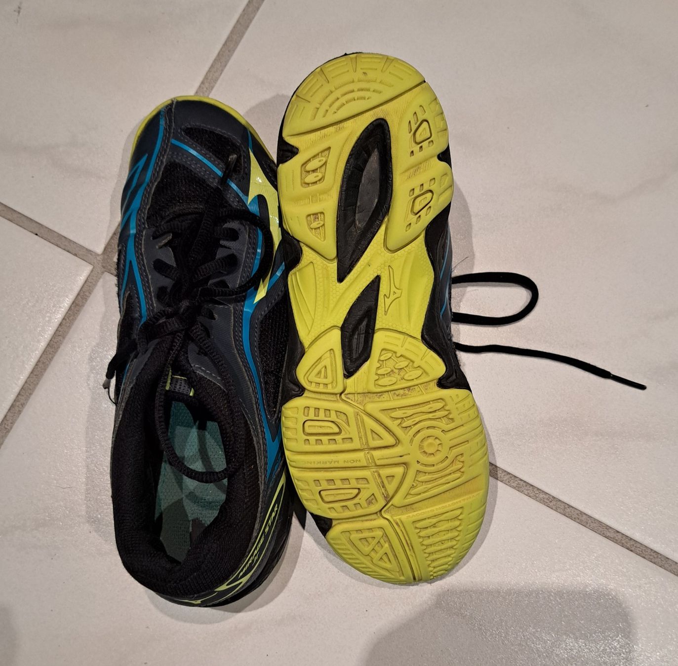 Scarpe da uomo: Hallenturnschuhe Grösse 37 – Usato da künten venduto da himelblau