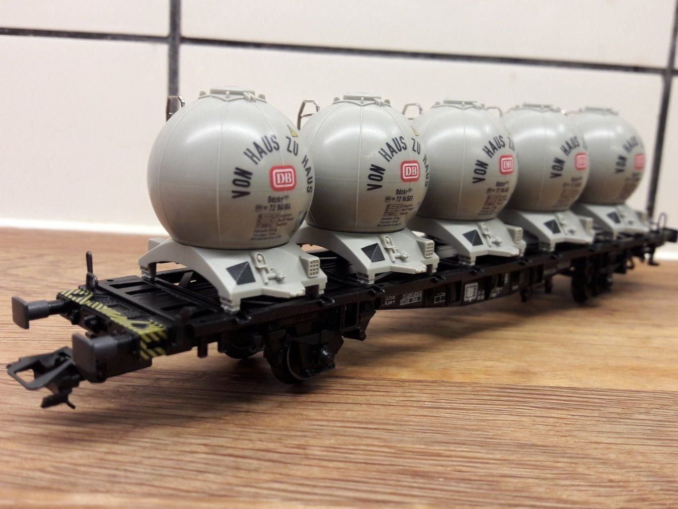 Märklin Modellini di ferrovie: Märklin HO : DB wagon plat avec 5 containers  "DB" – Usato da Buttes venduto da Cafe2005 5