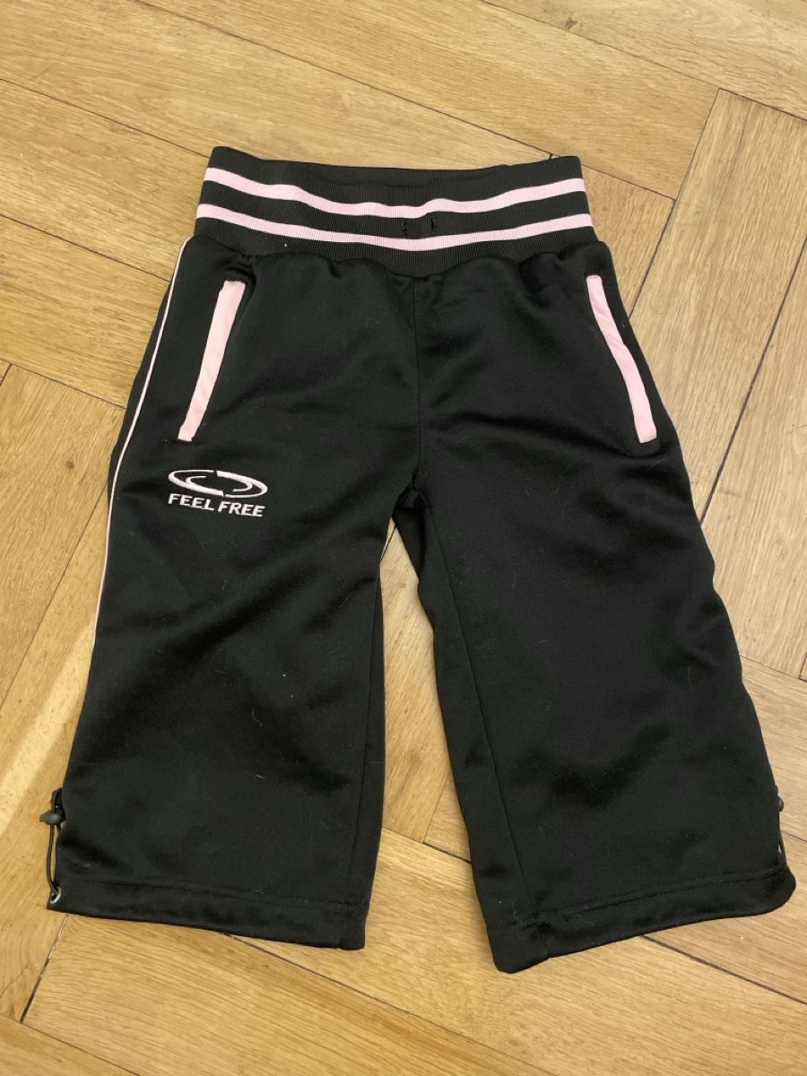 Pantaloni: Sporthose schwarz rosa – Usato da Bern venduto da gin_jl75