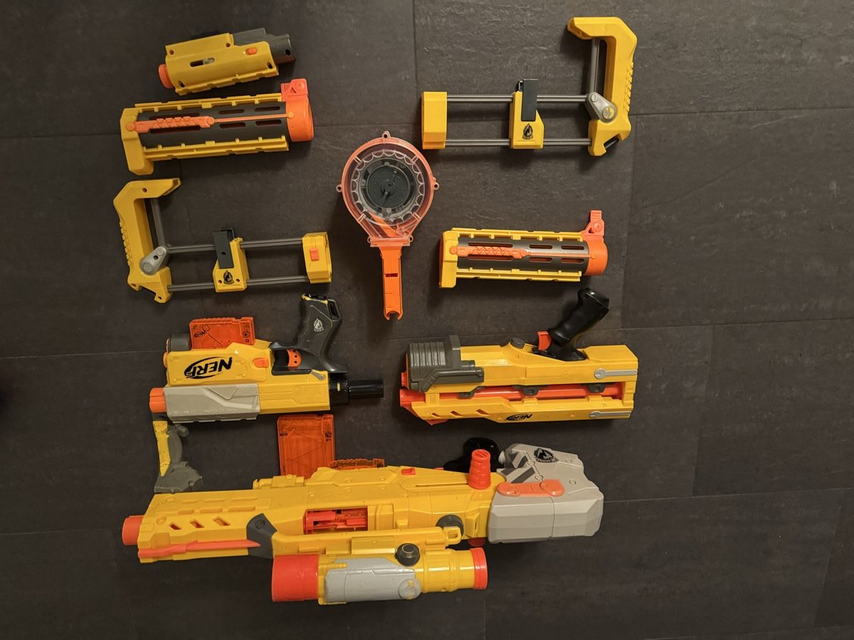 Nerf Giocattoli: Nerf Set mit diversen Blastern Zubehör – Usato da Buttikon SZ venduto da Lafi1 2