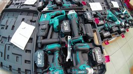 4 Akku Maschinen mit 4 Batterien