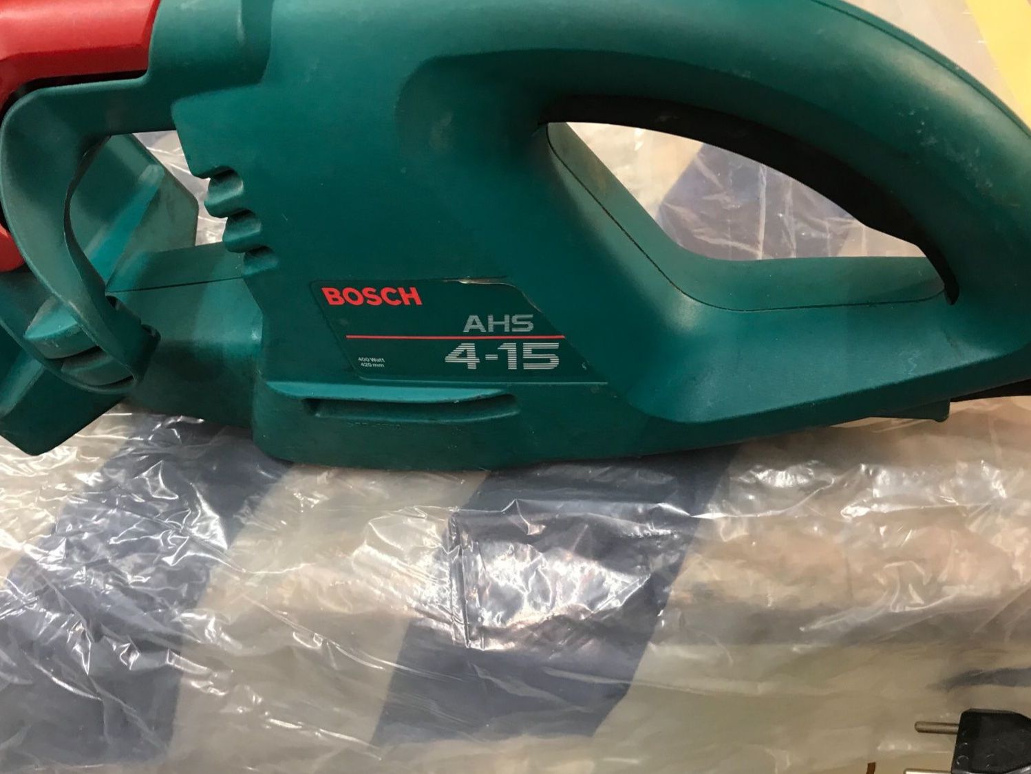Bosch Tous les outils: TAILLE HAIE BOSCH AHS 4-15 400 WATTS – D'occasion à Sion par riichounet 2