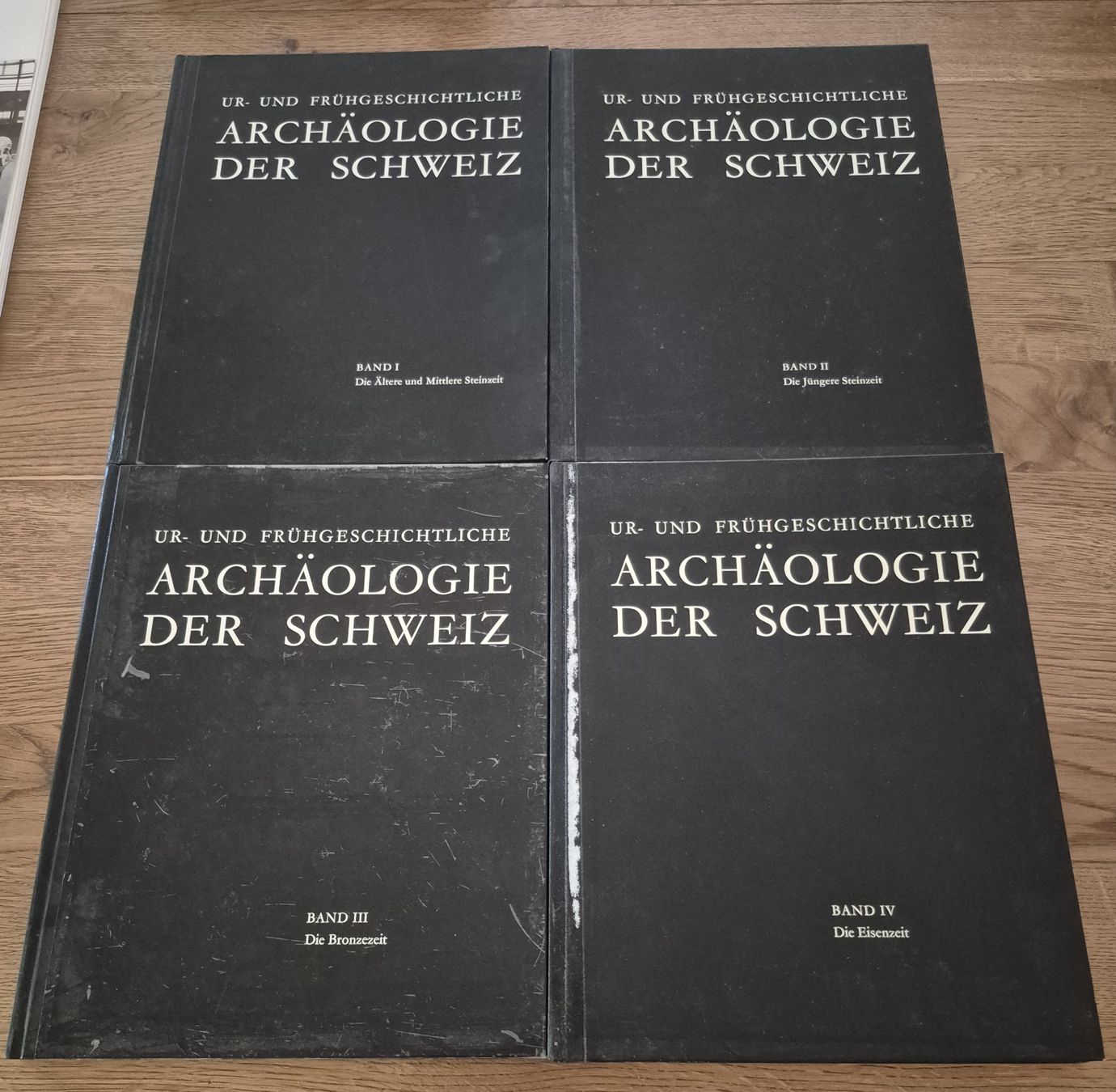 Libri: Archäologie der Schweiz - 4 Bücher – Usato da Balsthal venduto da Jamamoegg
