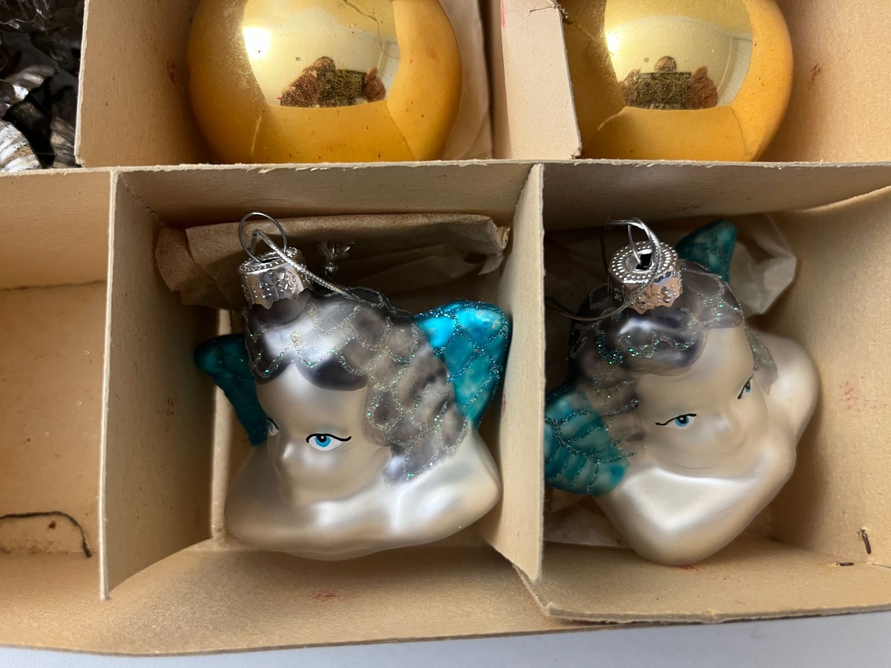 Tutte le decorazioni: 4 Weinachtskugel+ 2 Engel(Glassfiguren) + Kerzenhalter. – Usato da Beinwil am See venduto da Angelena 1
