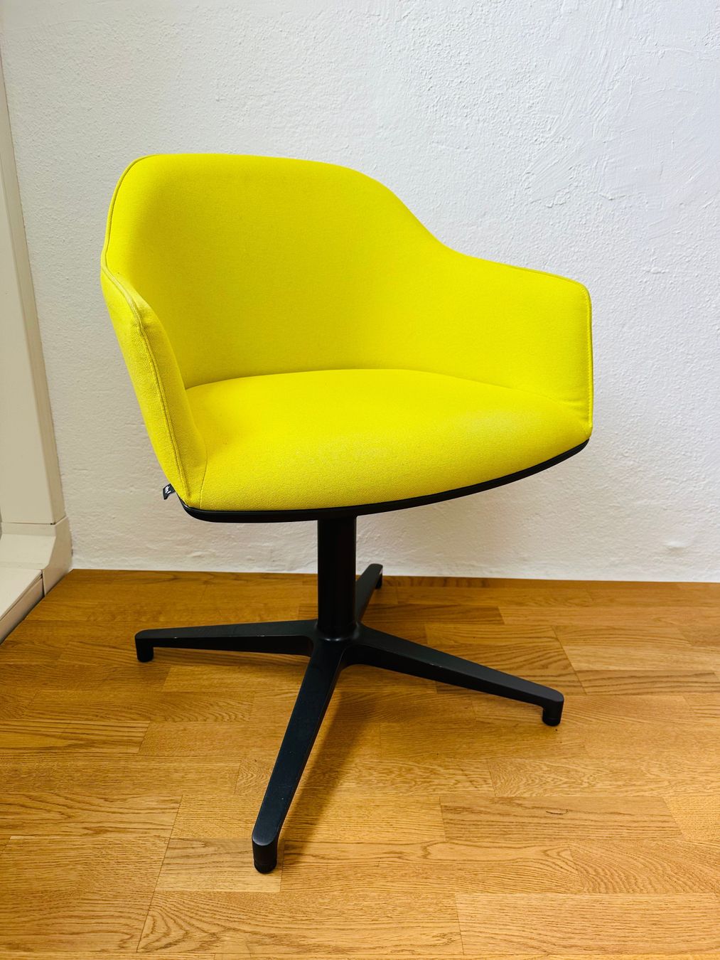 Vitra Sedie: Vitra Softshell Chair, Vierstern-Untergestell B0269 – Usato da Affoltern am Albis venduto da Zapro
