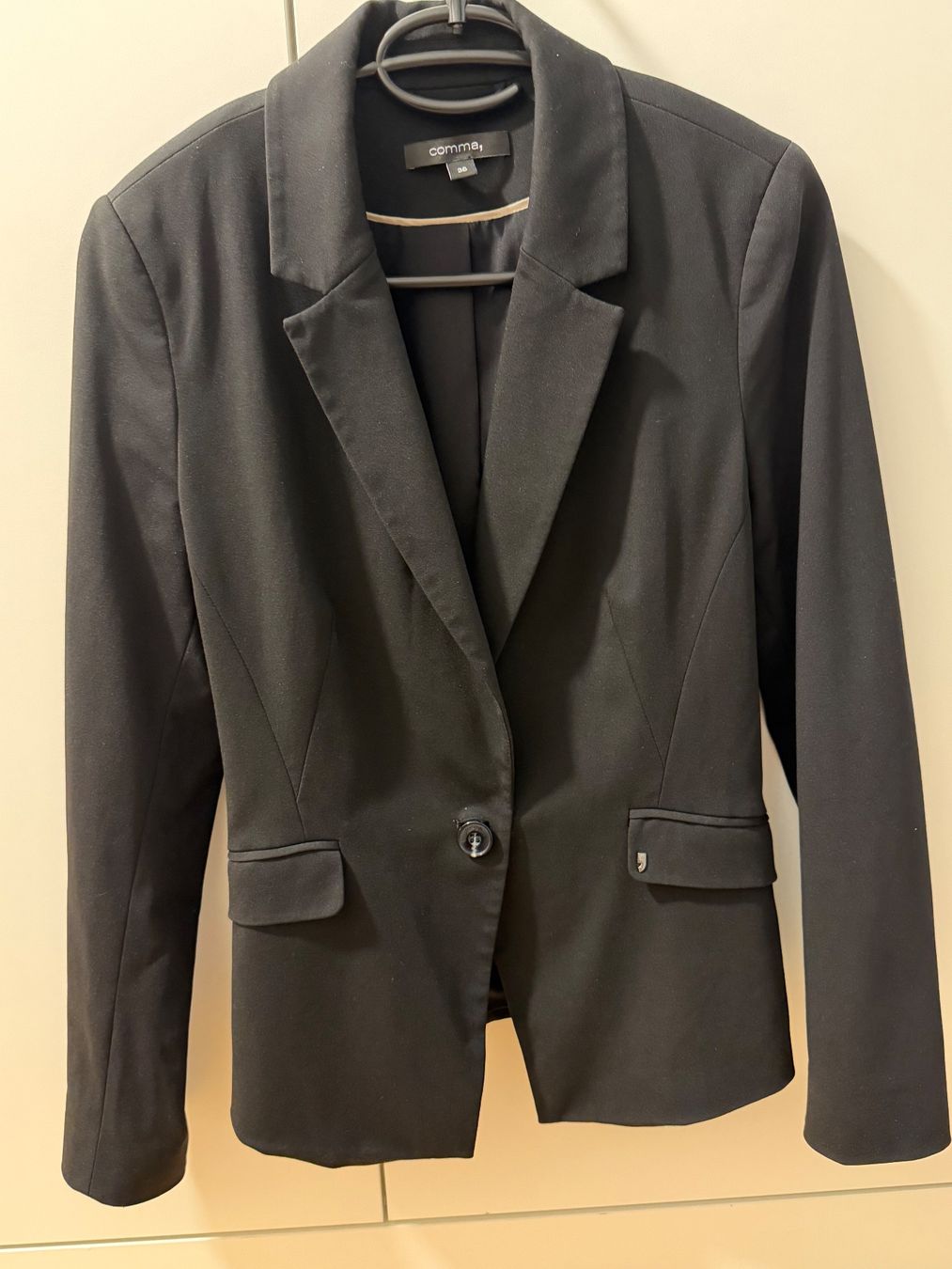 Comma Completi & Tailleur: Taillierter Comma Anzug Schwarz – Nuovo (secondo la descrizione) da Arnegg venduto da sin_tr7m 1