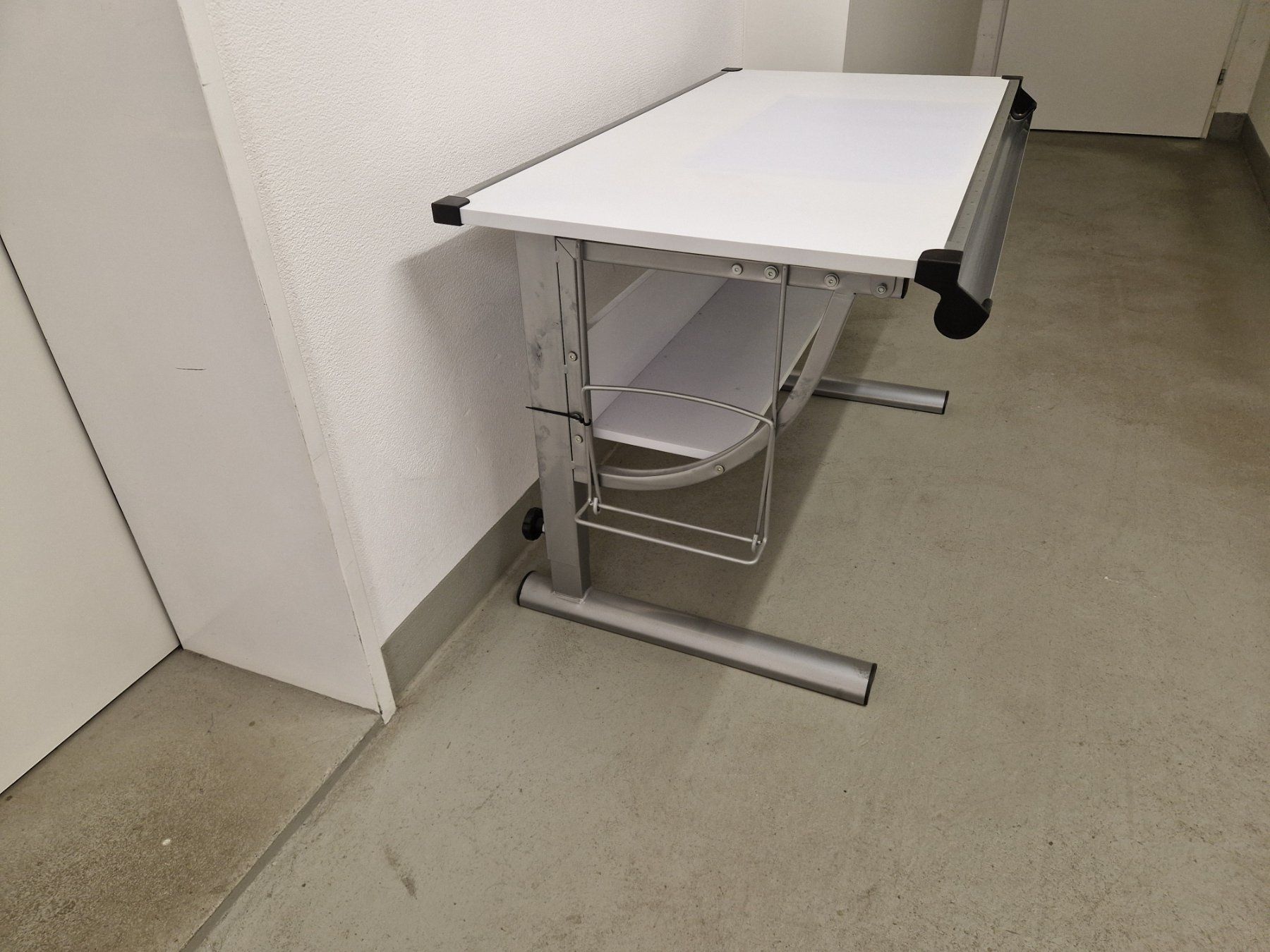 Bureaux: Kinder Pult – D'occasion à Winkel par Moizi 2