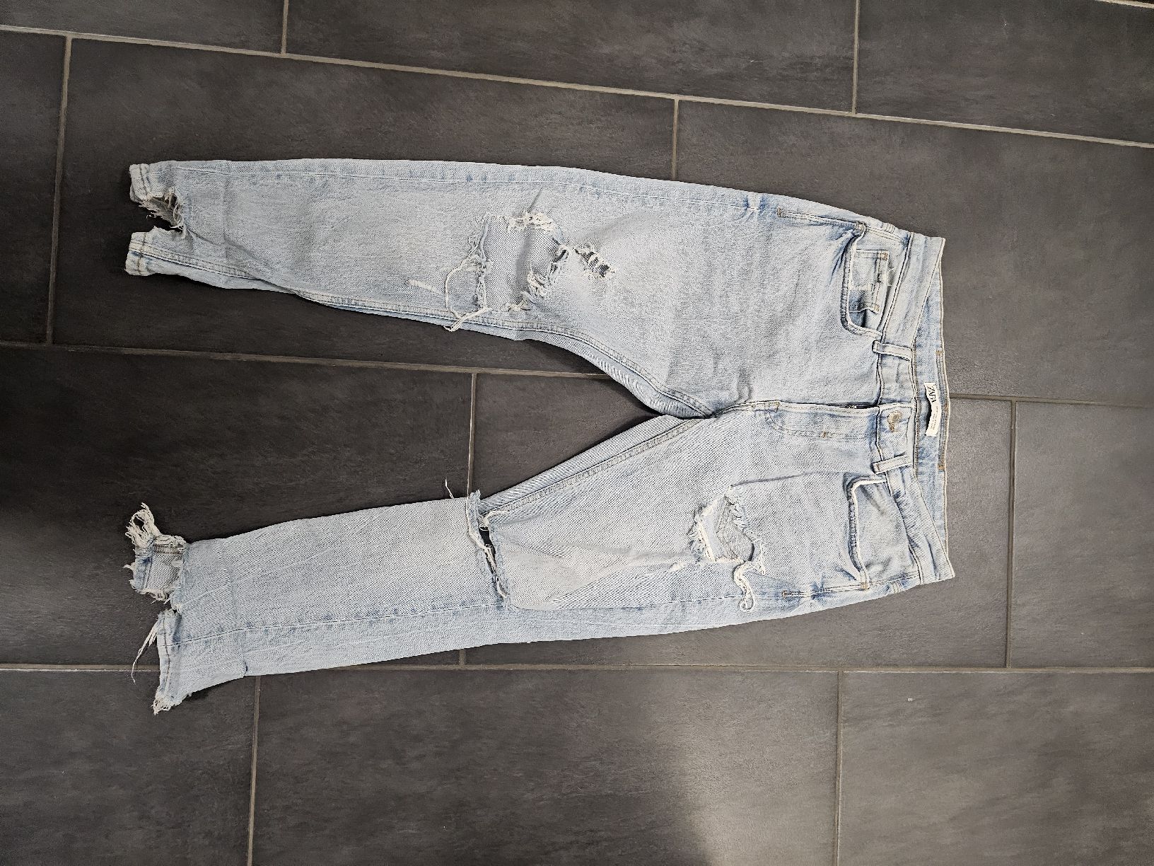 Zara Jeans: Zara Jeans Light Blue Ripped Gr. 42 – Usato da Lohn-Ammannsegg venduto da Kiki1311