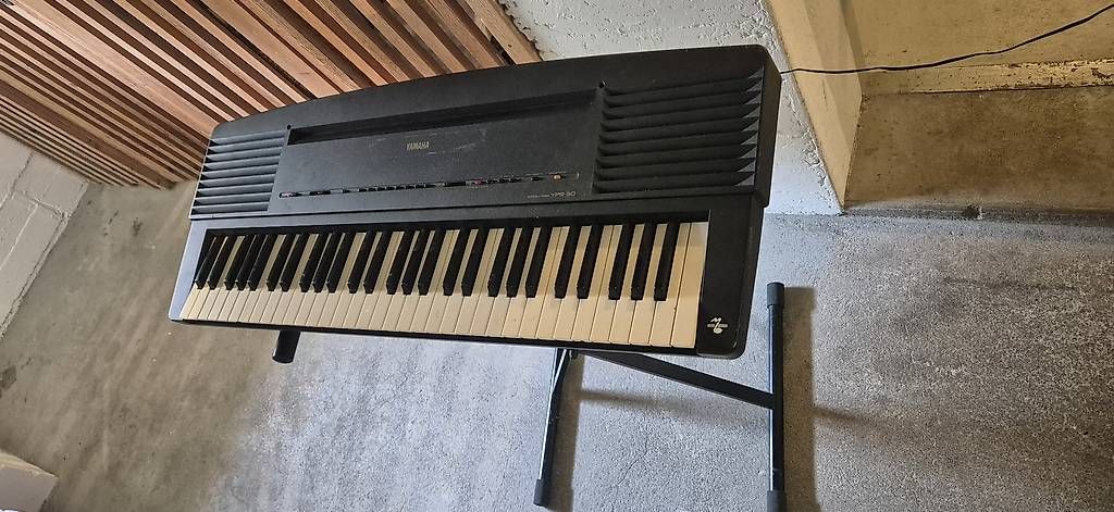 Strumenti musicali: Yamaha Keyboard, inkl. Ständer – Usato da Köniz venduto da Fabmi01 4