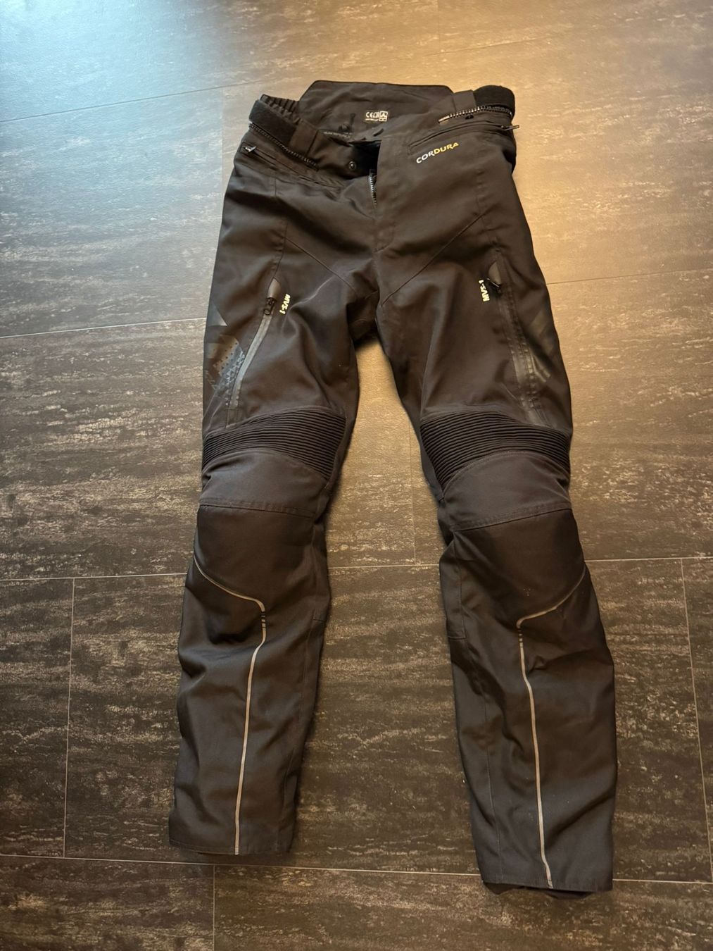 FLM Costumes, combinaisons de sport et fonctionnelles: Motorradkombi FLM – D'occasion à Trimbach par Leue71 5