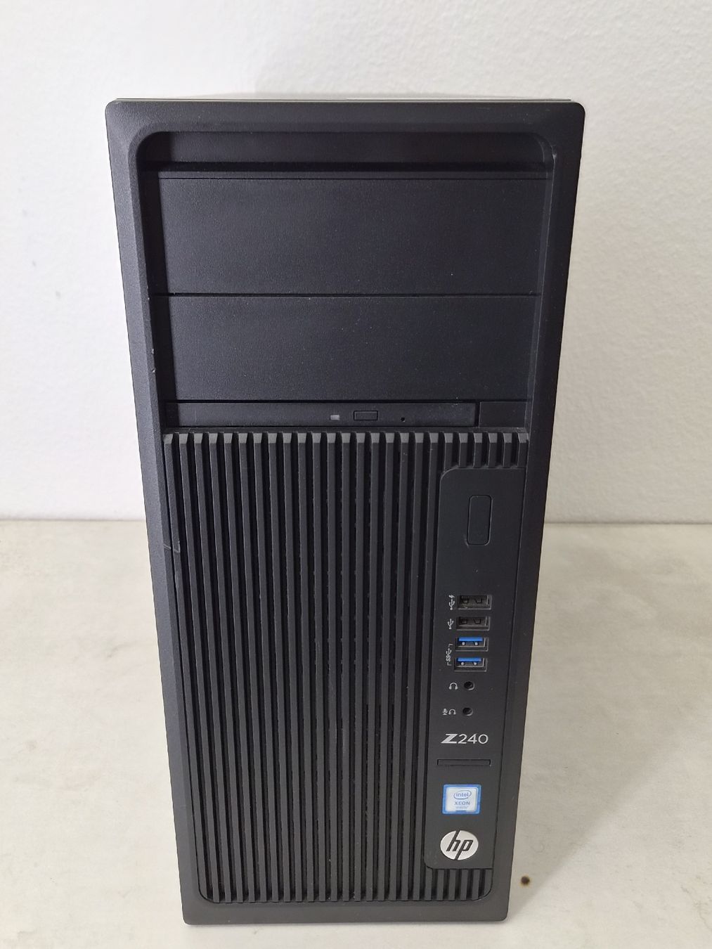 Hewlett Packard PC: HP Z240 Workstation, Intel Xeon E3-1245 V5, 8GB Ram – Usato da SCHAFFHAUSEN venduto da Atami99