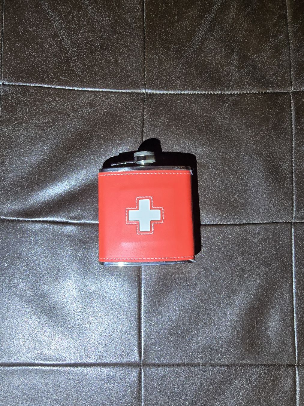 Sonstiges: Schweiz Flagge Flachmann – Neu und originalverpackt aus Bronschhofen von dvnb
