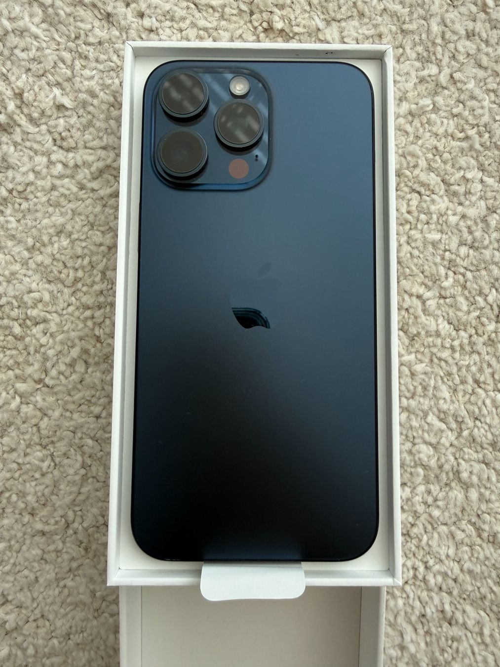 Apple Telefoni cellulari / Smartphones: iPhone 15 Pro Max 1 TB Blue Titanium – Usato da Niederwil AG venduto da PlateSale19 1