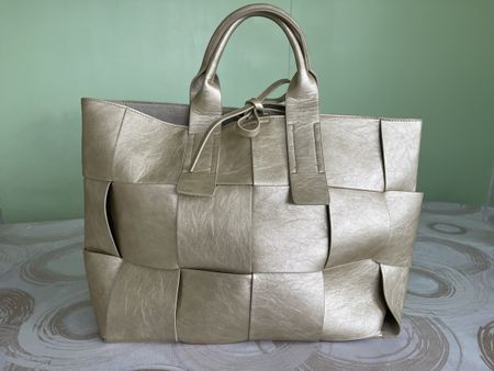 Tragetasche in dezentem Gold