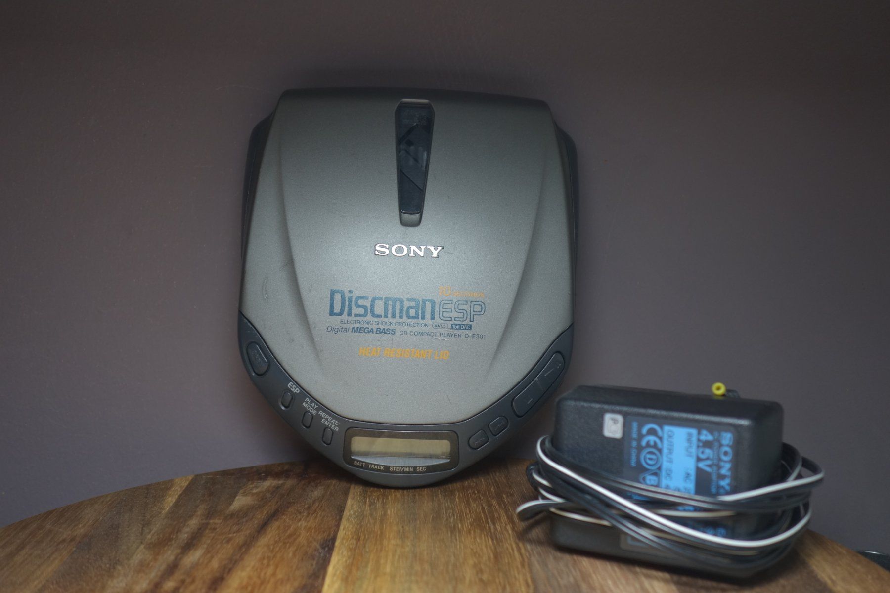 Sony Lettore multimediale portatile: Sony Discman D-E301 – Usato da Bern venduto da Phandora