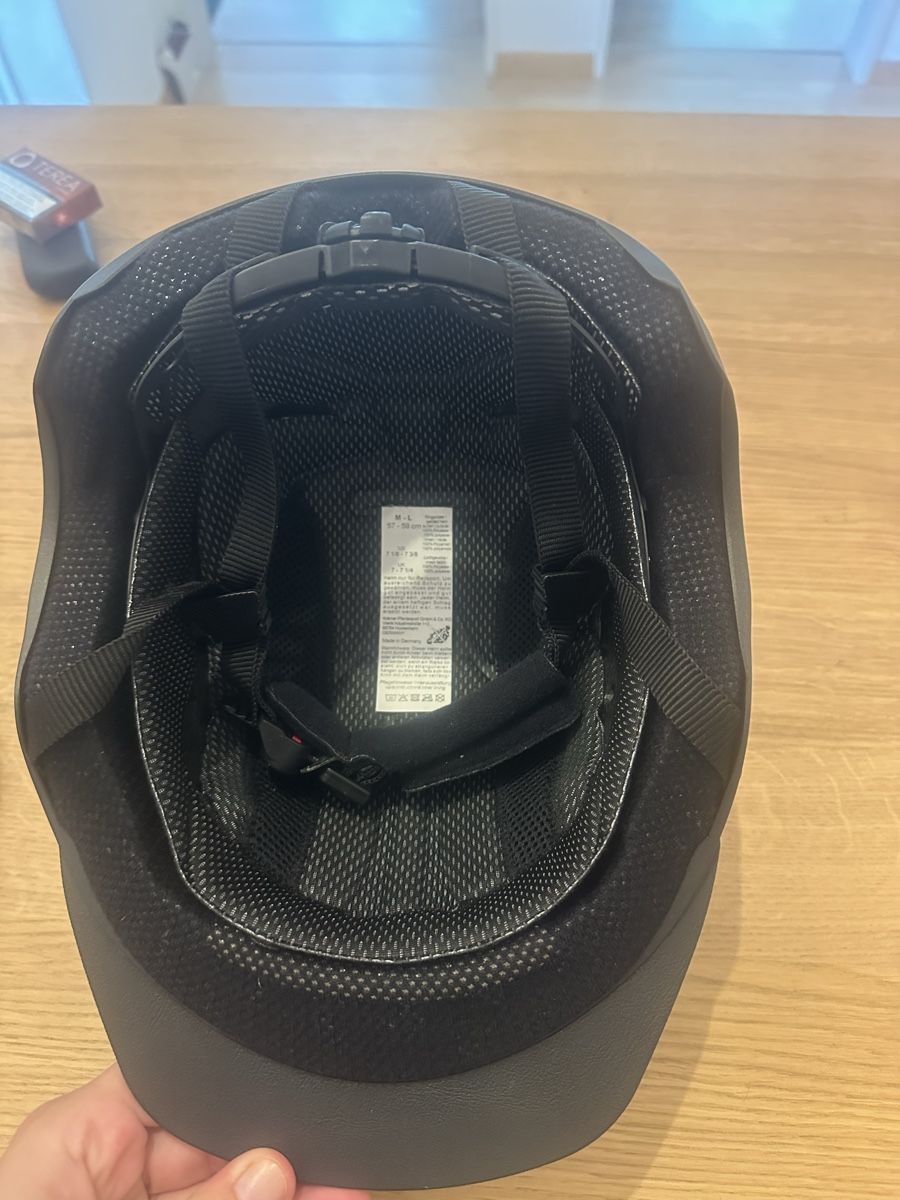 Felix Bühler Casques: Reithelm Felix Bühler – D'occasion à St. Gallen par nat_w7mq 2