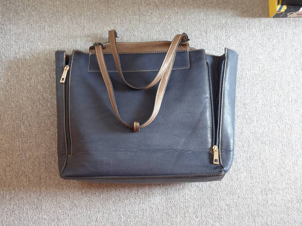 Borse da donna: Neue Kunstleder Tasche blau, mit separater Innentasche – Nuovo e nell'imballaggio originale da Wald ZH venduto da e8e