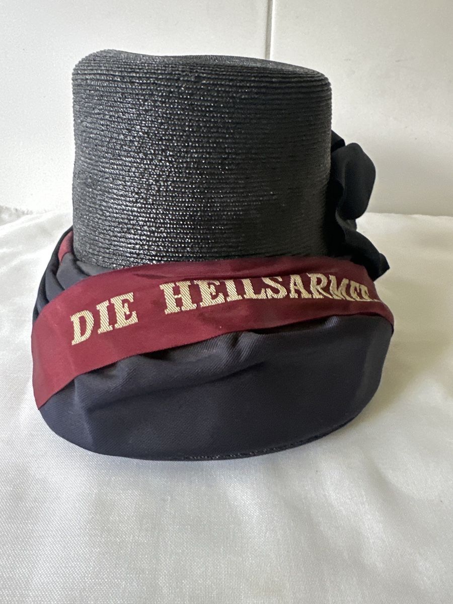 Hüte, Mützen & Caps: Antiker Damenhut, Strohhut, Die Heilsarmee – Defekt aus Zürich von Chaeffeler