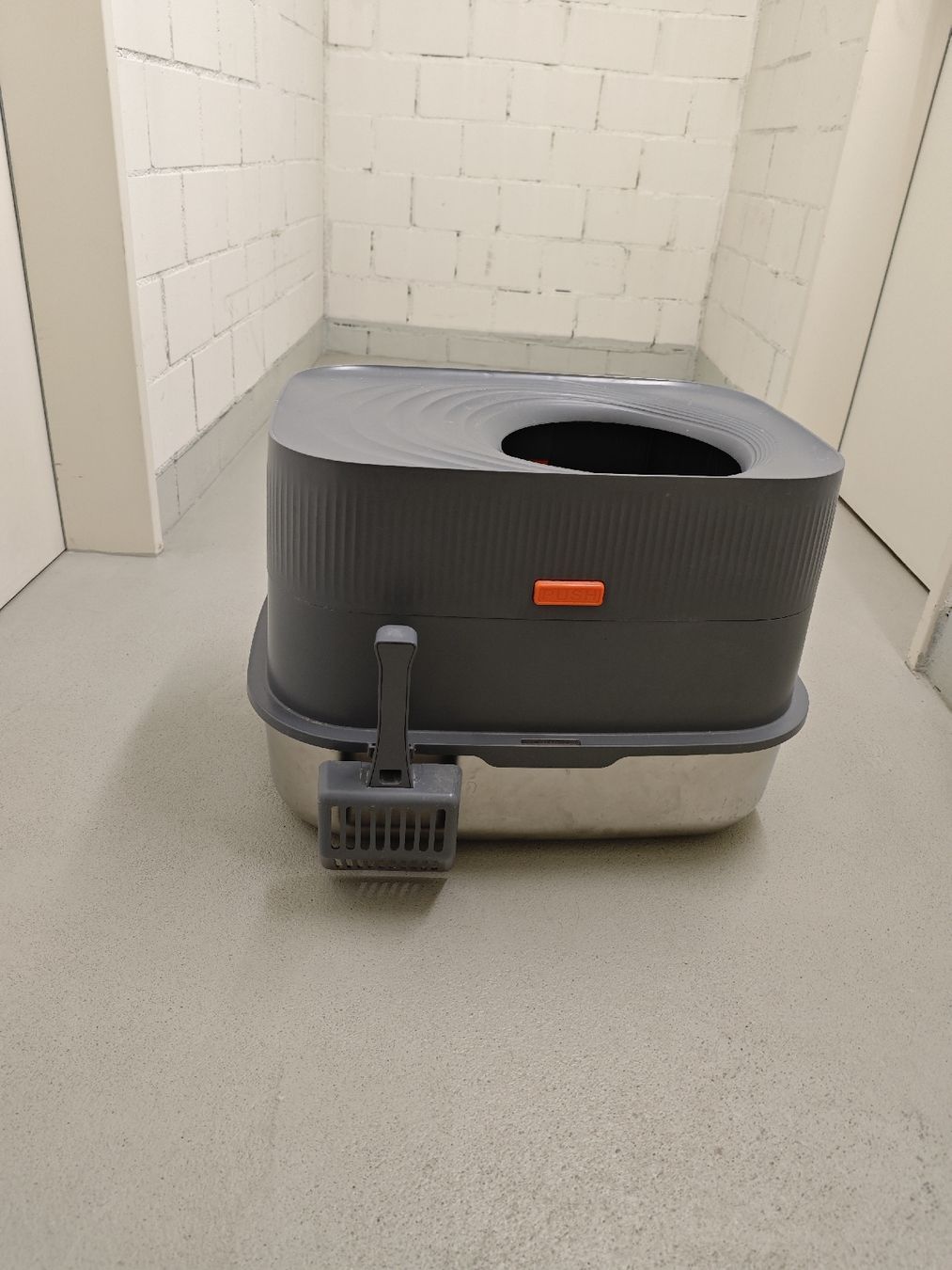 WC: Katzenklo aus Edelstahl mit Deckel – Gebraucht aus Zürich von fed_c62n