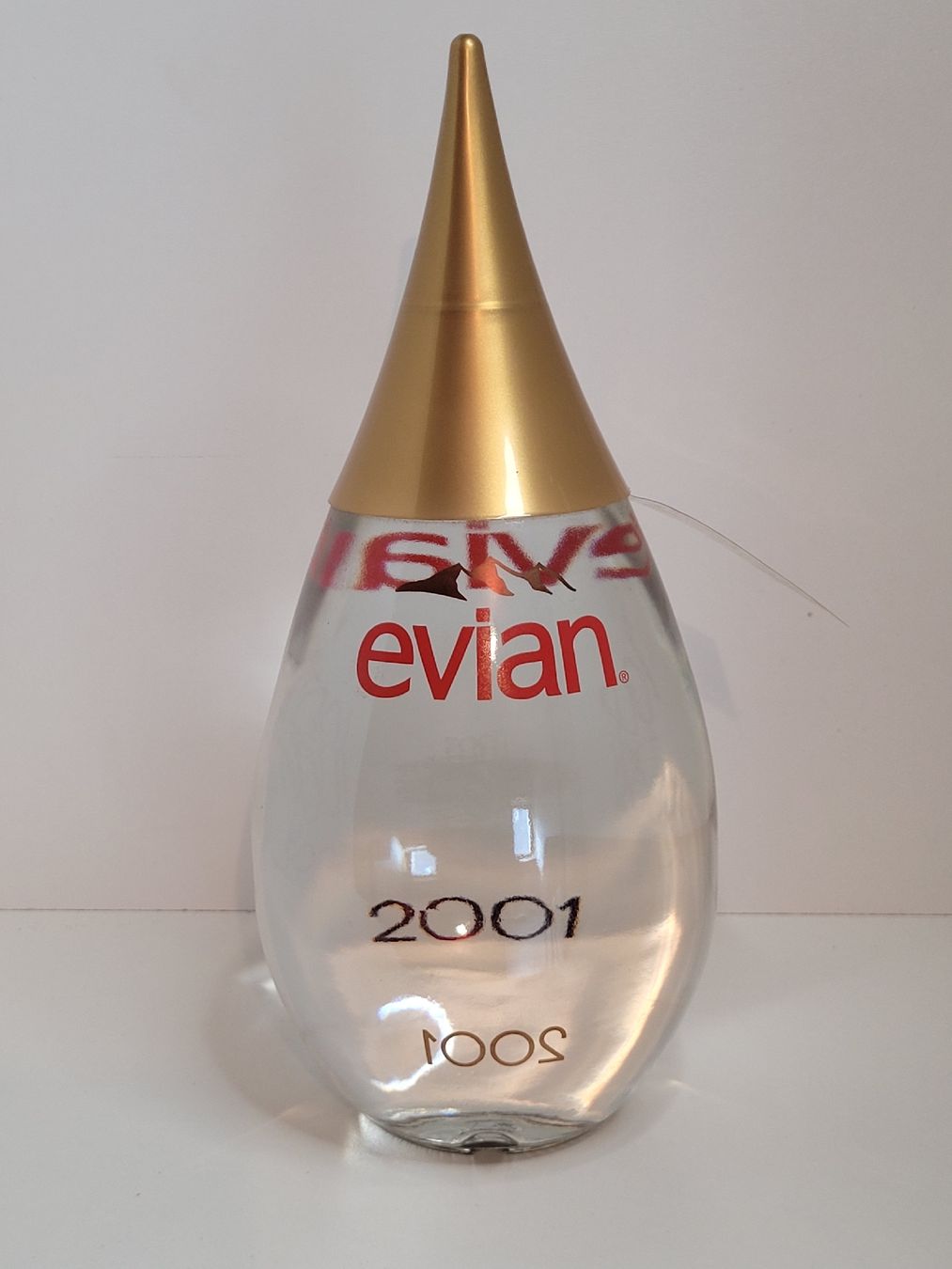 Altro in Stoviglie & Bicchieri: Bouteille collection Evian 2001 – Nuovo e nell'imballaggio originale da Rocourt venduto da PapyCH