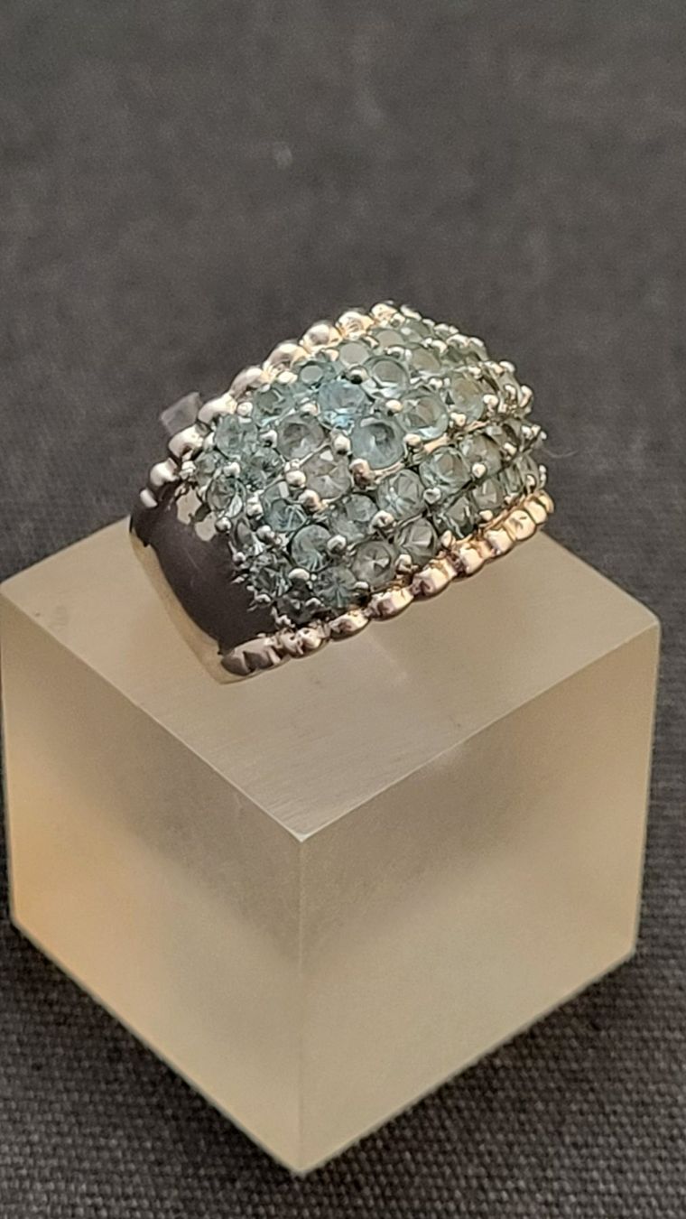 Anelli: Silber-Ring mit hellblauen Steinchen – Usato da Basel venduto da spinne02