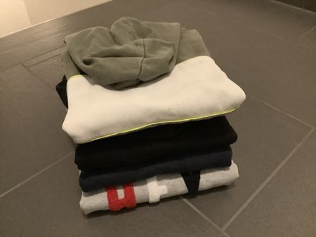 4 Jungen Sweatpullover mit Kaputze Gr. 134/140